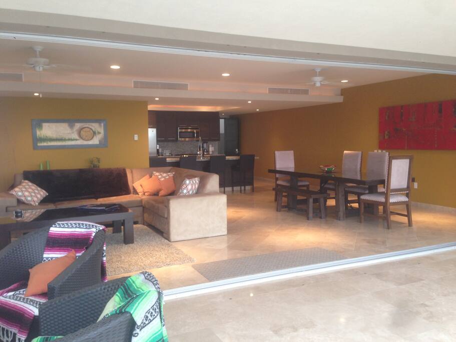 Living room / Dining