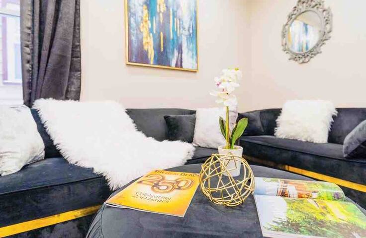 Clean Luxury Home 13Mins To NYC Manhattan/Backyard gallery image 2