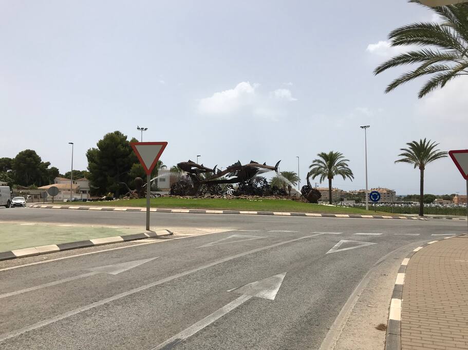 Moraira, rond-point (roundabout with fish), sortie (exit) no 3.