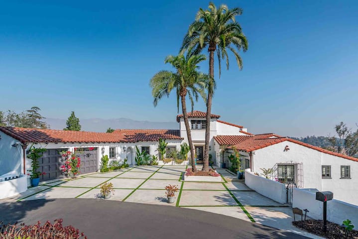 Historic Spanish Retreat – Rose Bowl! gallery image 5