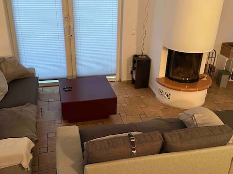 Leistungsstarkes Airbnb: So green in the middle of Berlin! 7 minutes to the train and subway! in Berlin
