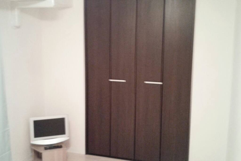 テレビとクローゼット
TV and closet