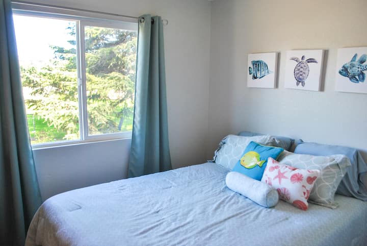 Queen bed 