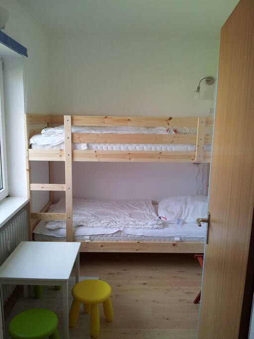 KInderzimmer mit Etagenbett