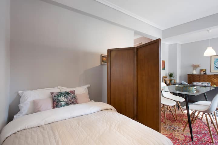 הספה הנפתחת בסלון