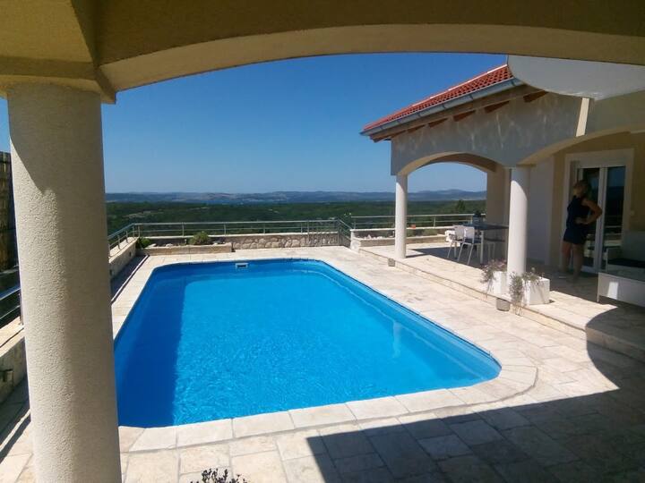 Remarkable villa in Central Dalmatia