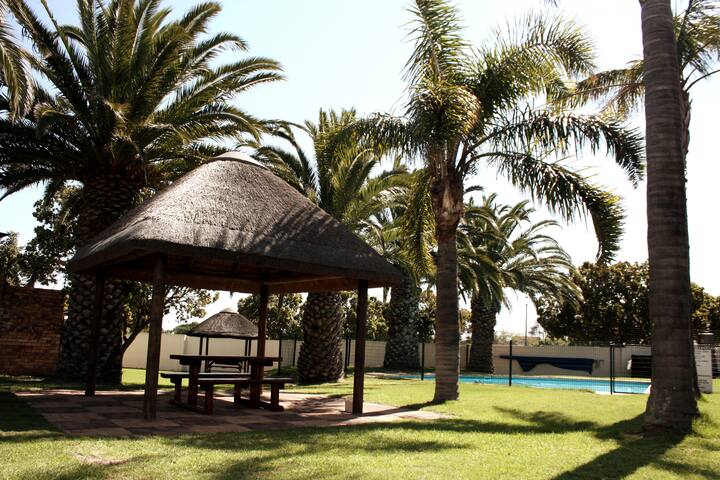 Amies Self Catering Apartments – Apartment E gallery image 5