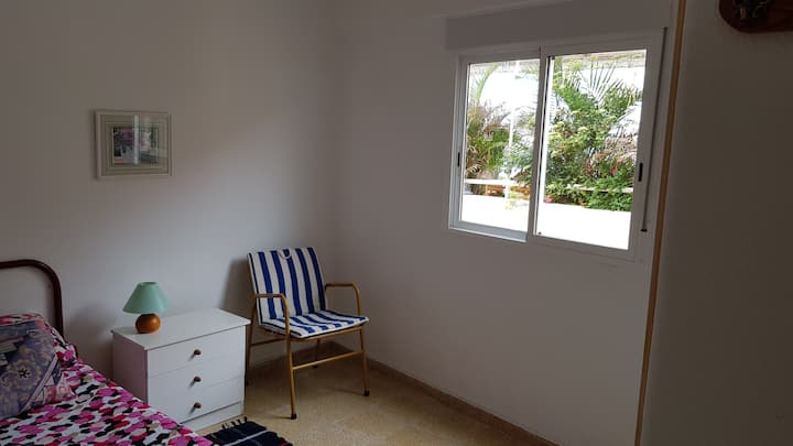 卧室/Vista外面的窗外景观/Vista外部desde la ventana del dormitorio