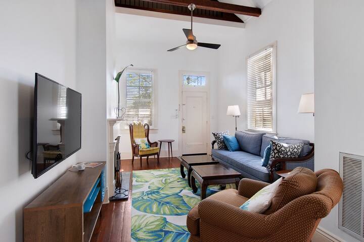 Uptown Pool Haven gallery image 5