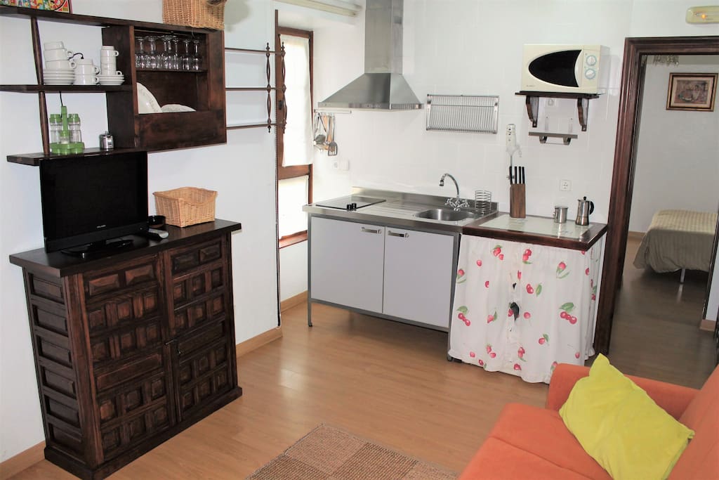 Salón del apartamento con zona de cocina