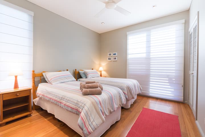 غرفة النوم 3 - يمكنك الحصول على سريرين مفردين أو سرير كينج - فقط أخبرنا عند الحجز