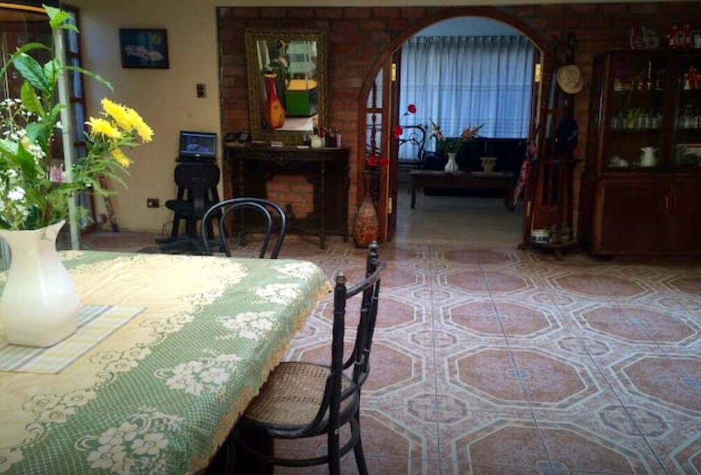 1er piso de la casa, la habitación está a lado