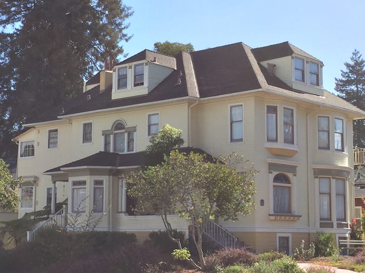 Charming, comfortable Bay Area Alameda Victorian  Apartments for Rent