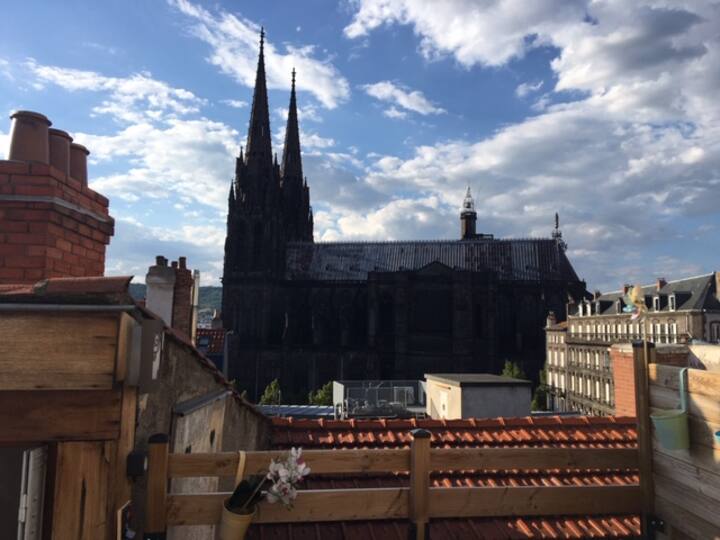 Orthodontiste Clermont Ferrand Place De La Victoire T3 Place de la Victoire Terrace cathedral view - Airbnb