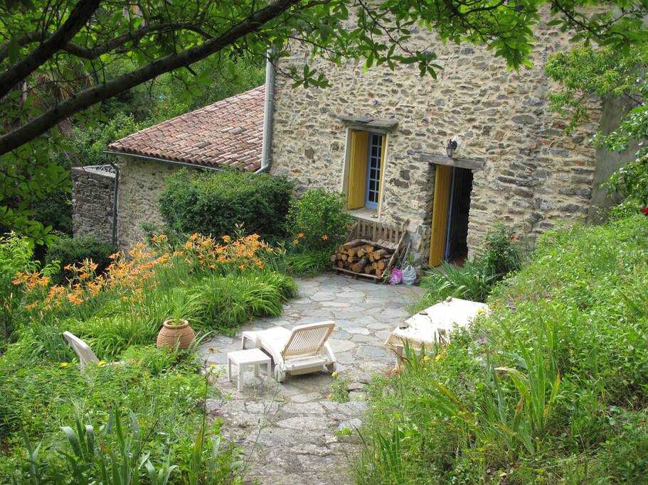 Terrasse est, entée de la maison