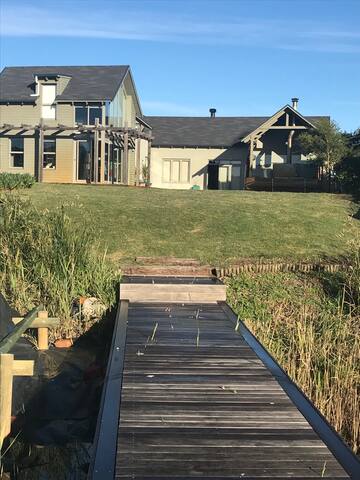 Mr Bain’s Lake Home gallery image 3