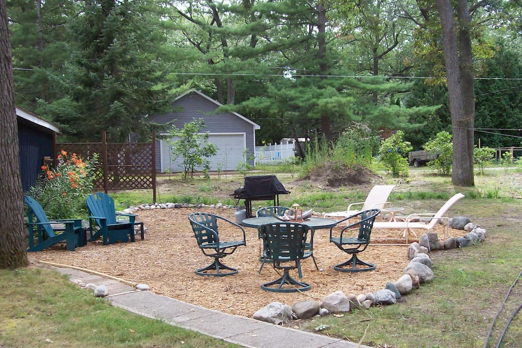 Backyard Picnic Area