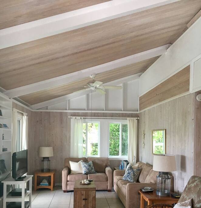 Livingroom with a great view.