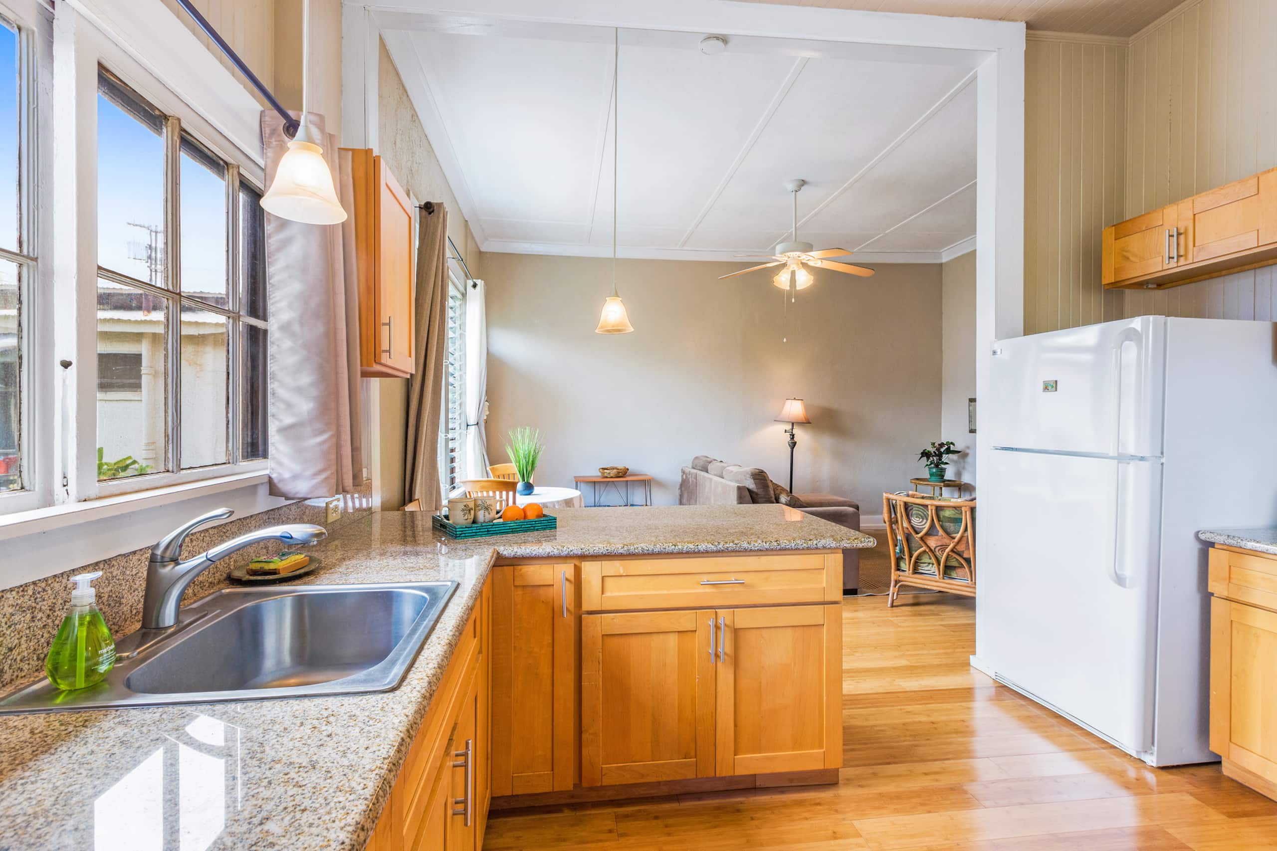 Renovated Plantation Home; Walk into Wailuku Town! - Image 8