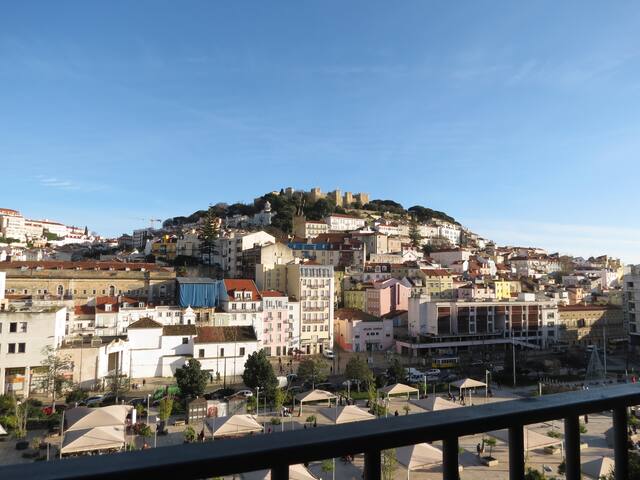 Rooftop w/ Amazing Castle View gallery image 2