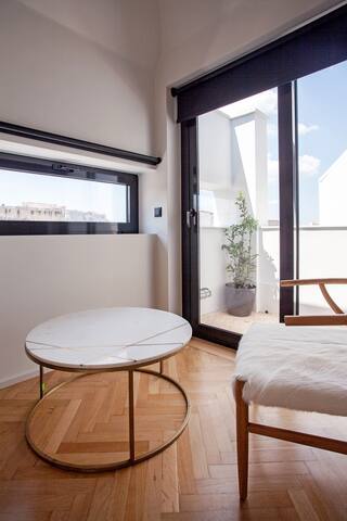 New Management ! penthouse with spectacular views gallery image 4