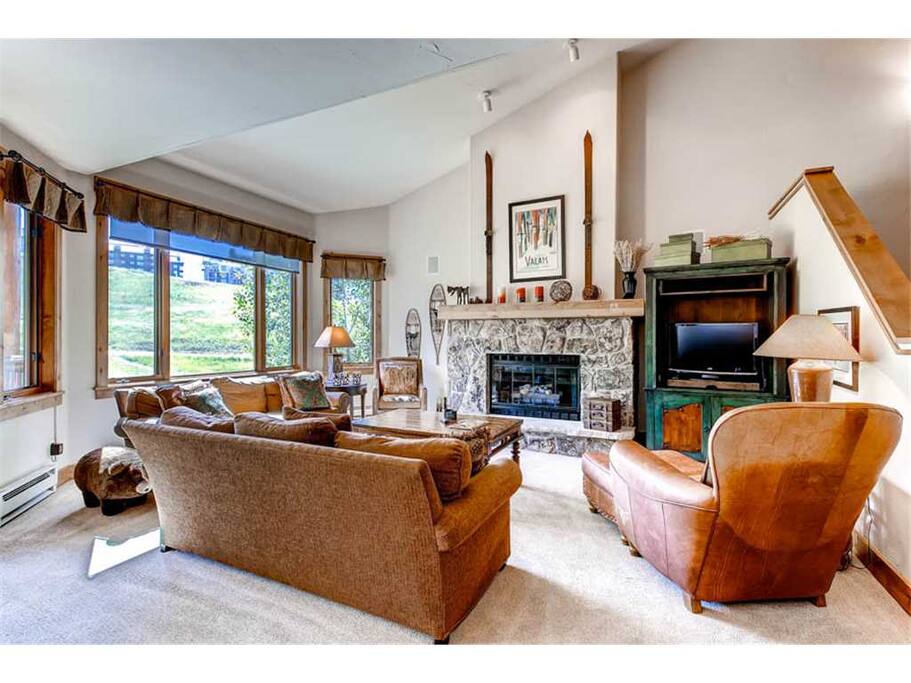 Entertainment Center,Banister,Handrail,Staircase,Indoors