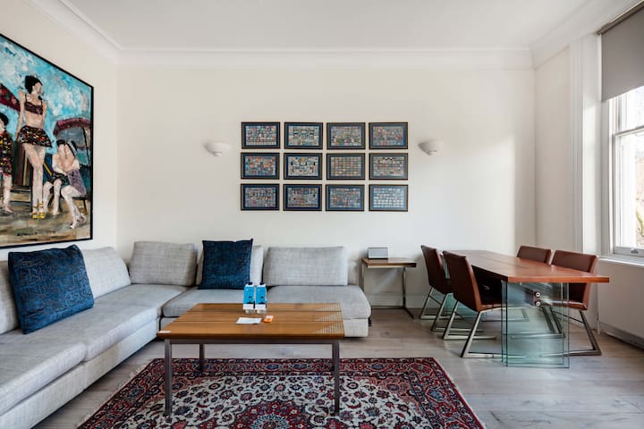 Walk to the Natural History Museum from a Bright Apartment