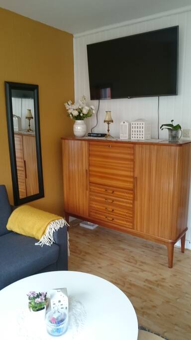 50´s vibe in the living room with this authentic bar cabinet