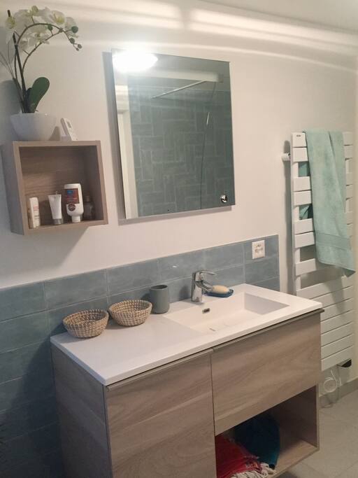 Private ensuite bathroom