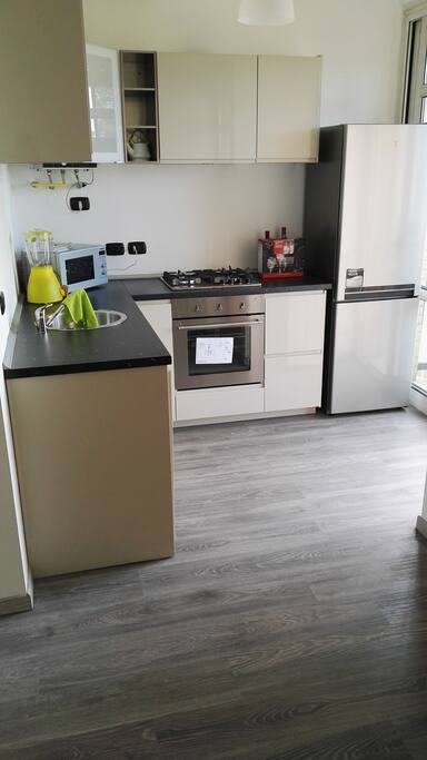 Cucina con tutti i confort, lavastoviglie compresa.