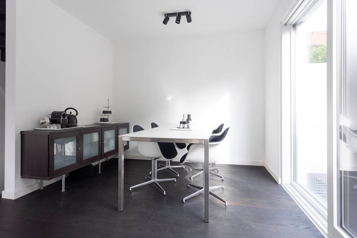 Luxury-Pool-Villa, 15min. to City Center, for 4-6 gallery image 5