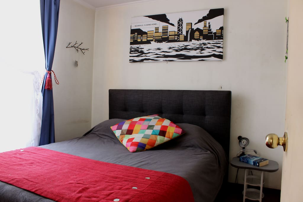 Pieza principal con cama matrimonial - Master bedroom queen size bed