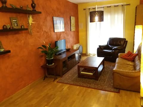 Comfy 3 bedroom apartment with terrace near metro