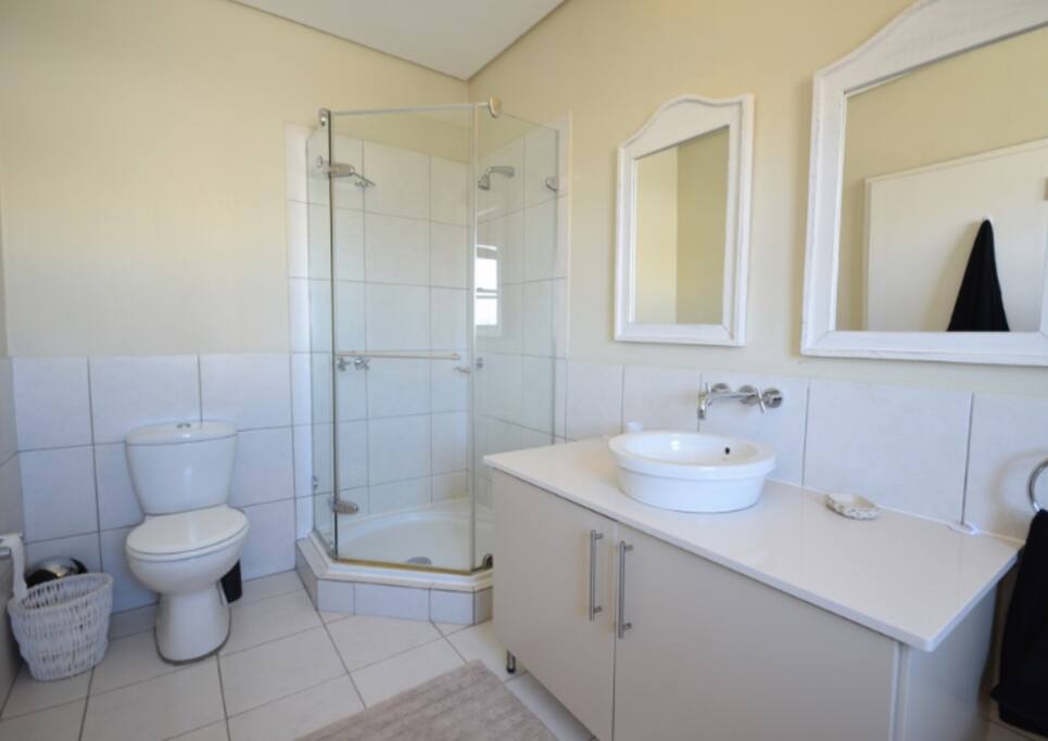 Bathroom of main bedroom