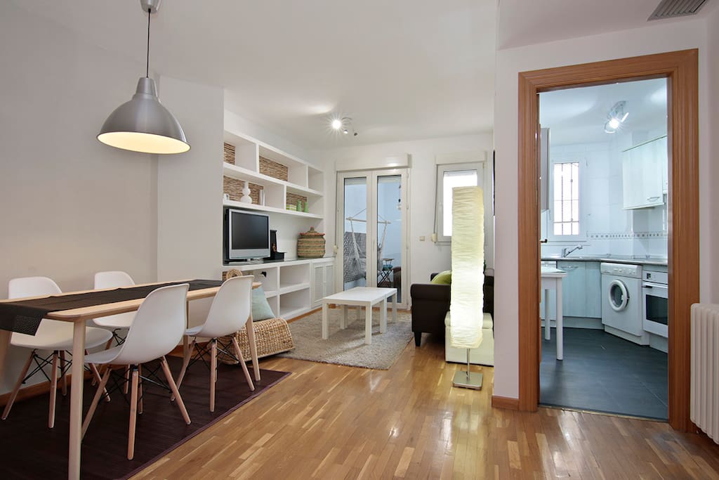Comedor y cocina / Dinning room and kitchen