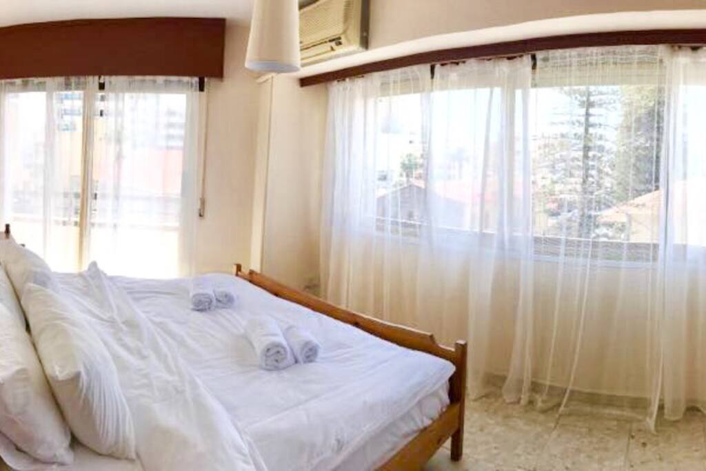Huge bedroom! With amazing sea views!!!!