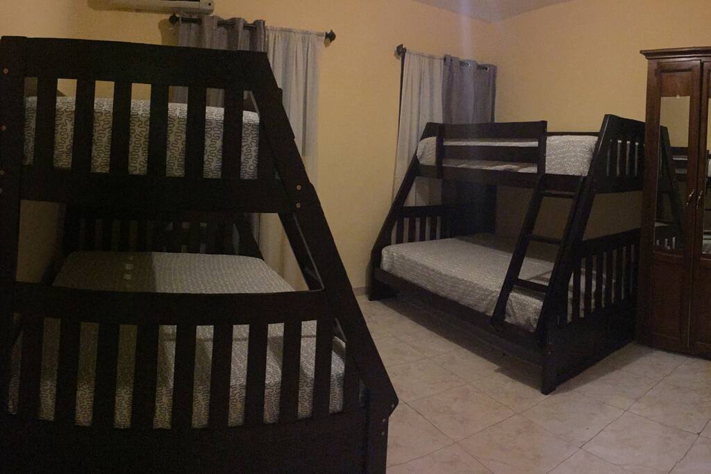 The Golden Room sleeps 1 to 6 with 4 beds