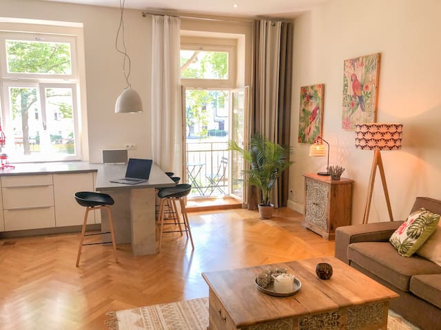 Tropical Cosy Apartment in Prague Vinohrady!