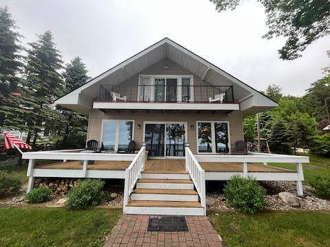 Beautiful 3 plus bedroom cottage on Burt Lake