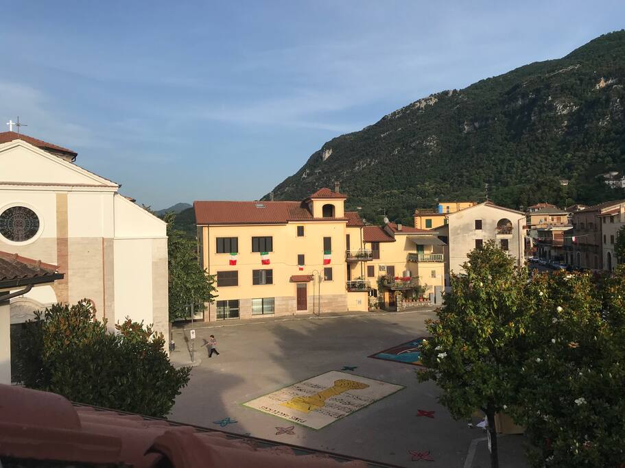 La piazza di Esperia dalla finestra
