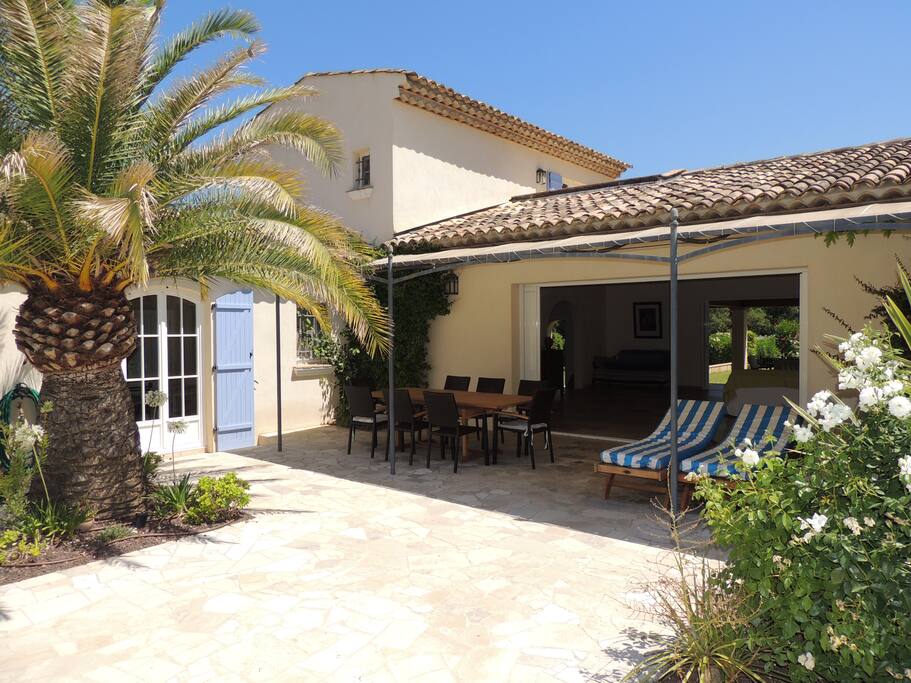 terrasse coté piscine
