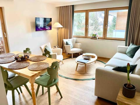 Top performing Airbnb: Stylish Sunny balcony flat, 5mn walk to lifts- 4p in Sankt Anton Am Arlberg