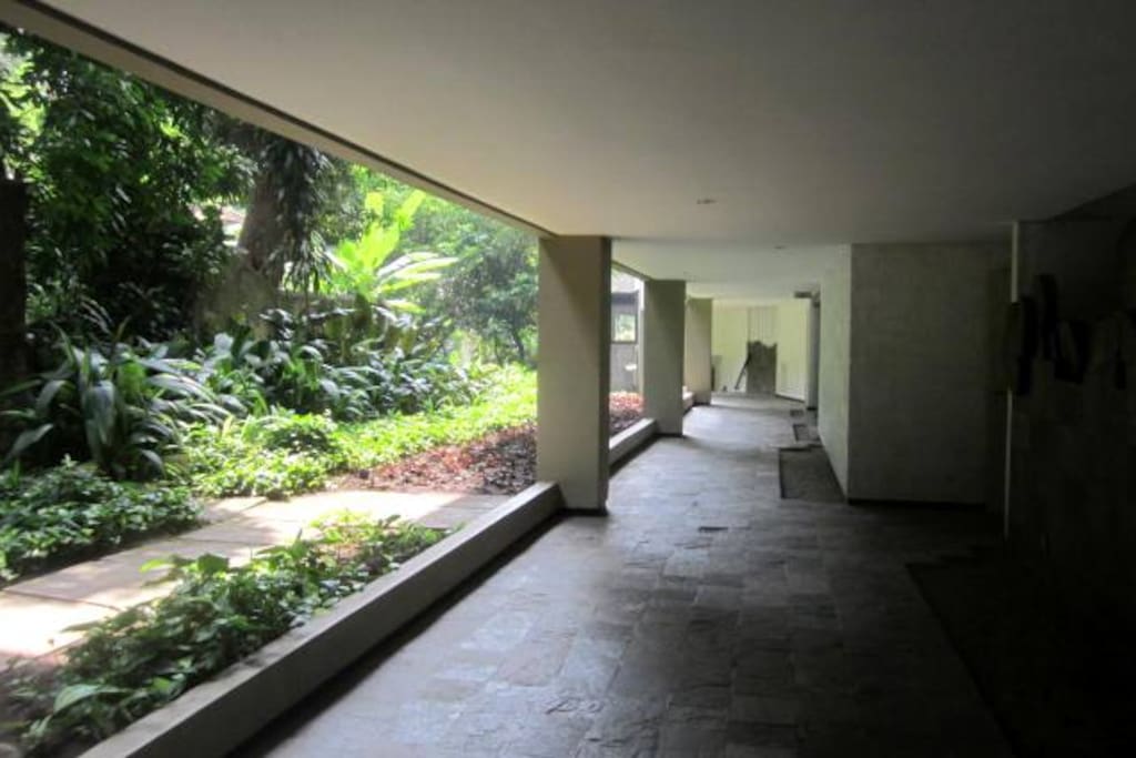 Entrada do prédio / Building main entrance