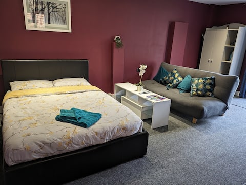 Top performing Airbnb: Garden bungalow in Speedwell in Hanham