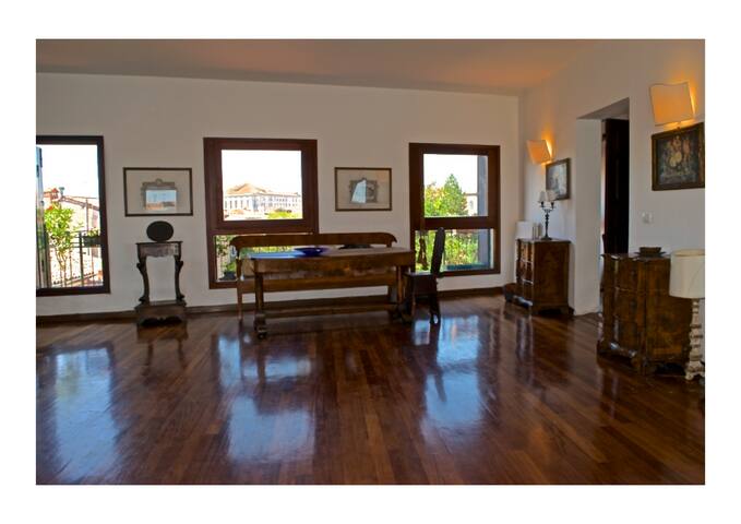 Mimi’s loft gallery image 2