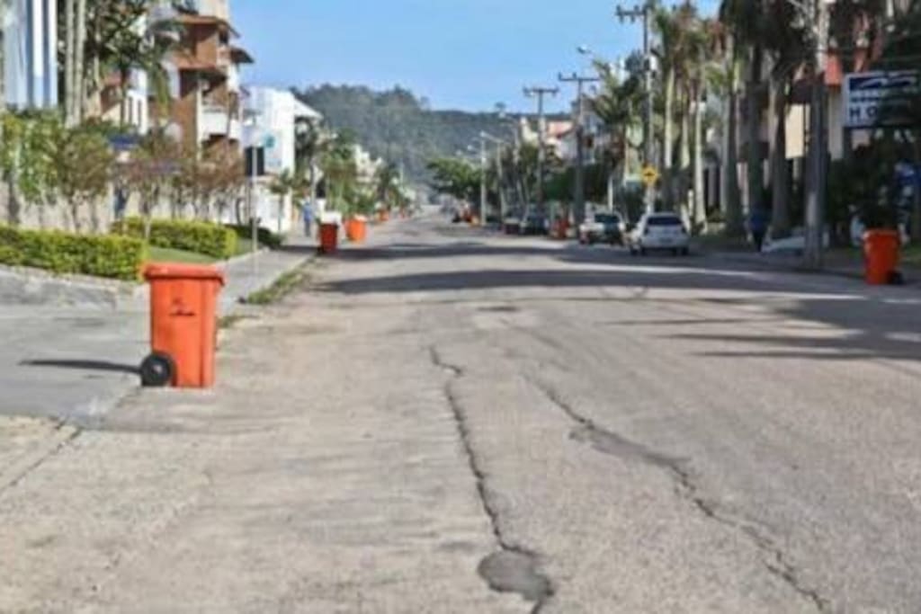 Rua onde está localizado o imóvel.