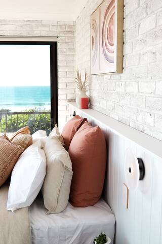 Beachfront 3 Bed Apartment-Pool/Spectacular Views! gallery image 2