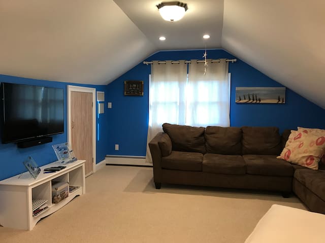Eastport 412B  Private 1 bdrm Apt   w/parking