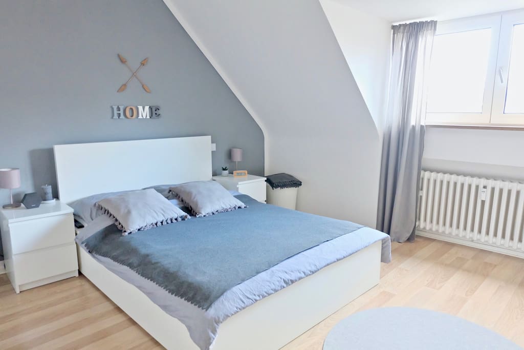 Schlafzimmer (2/3)