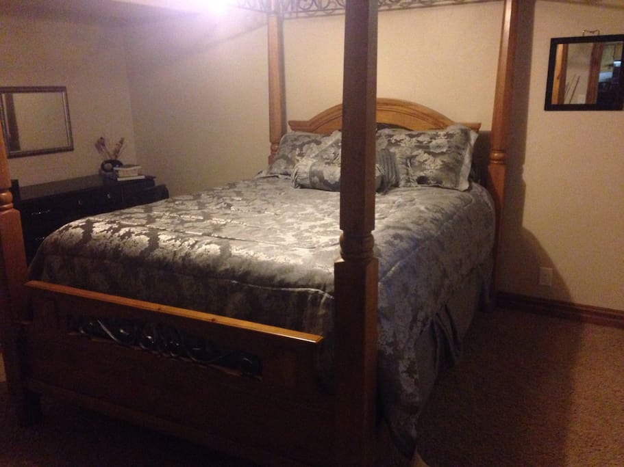 Queen Bedroom